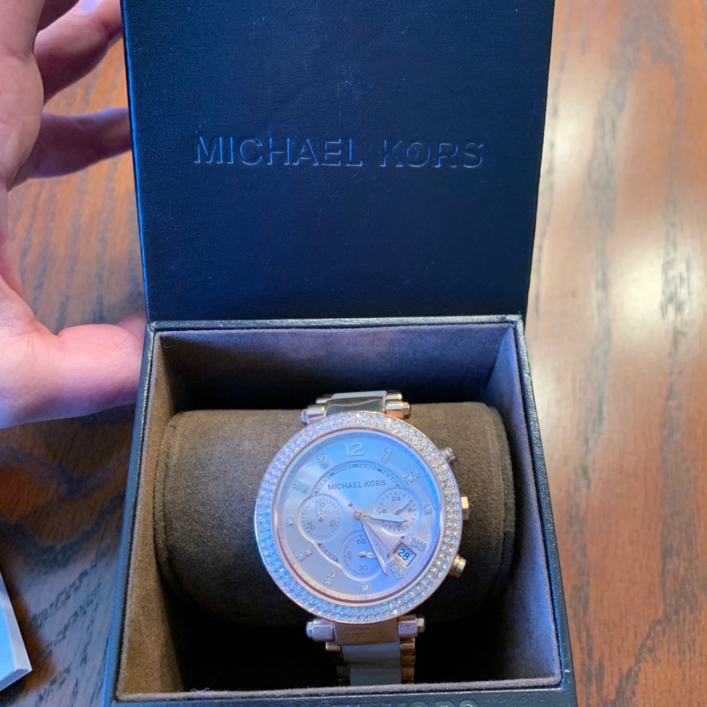 Michael Kors Rose Gold Parker Watch - Picture 7 of 7